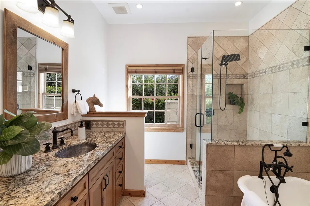 922 Carefree Drive, Simi Valley, California 93065 home-pic-24