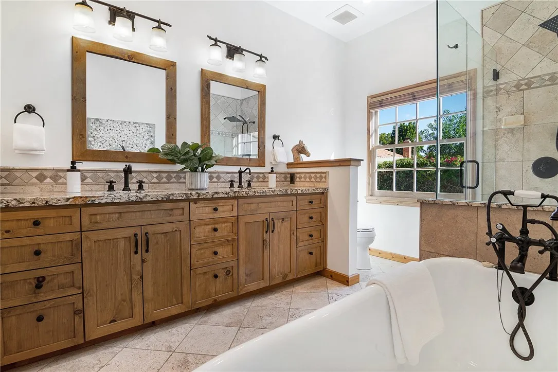 922 Carefree Drive, Simi Valley, California 93065 home-pic-25