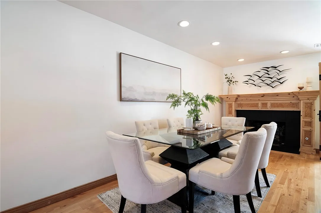 922 Carefree Drive, Simi Valley, California 93065 home-pic-10