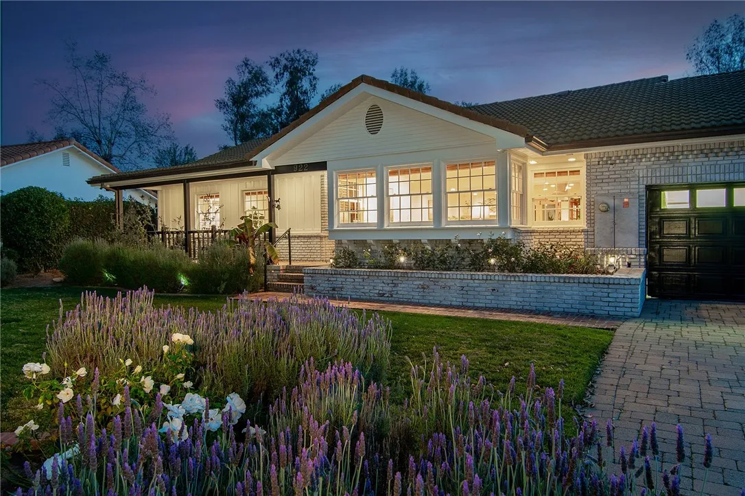 922 Carefree Drive, Simi Valley, California 93065 home-pic-2