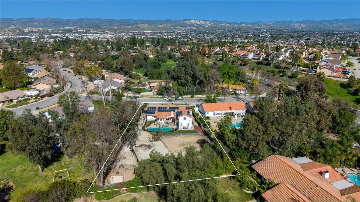 922 Carefree Drive, Simi Valley, California 93065 home-pic-48
