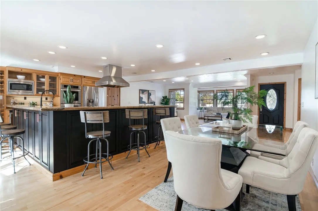 922 Carefree Drive, Simi Valley, California 93065 home-pic-9