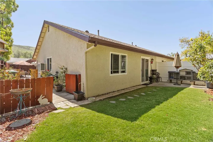 3570 sq ft lot allows for plenty of outdoor entertaining