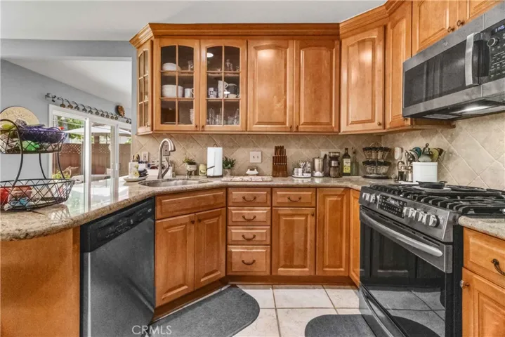 CustomThomasville Cabinets with upgraded stainless steel appliances