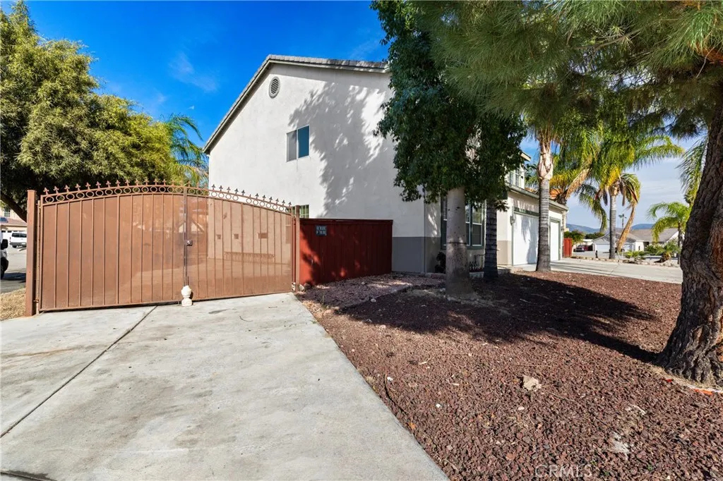 2355 Capet, San Jacinto, California 92583 home-pic-3