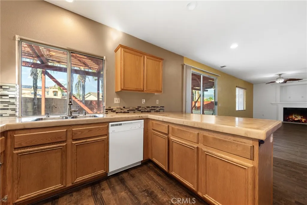 2355 Capet, San Jacinto, California 92583 home-pic-6