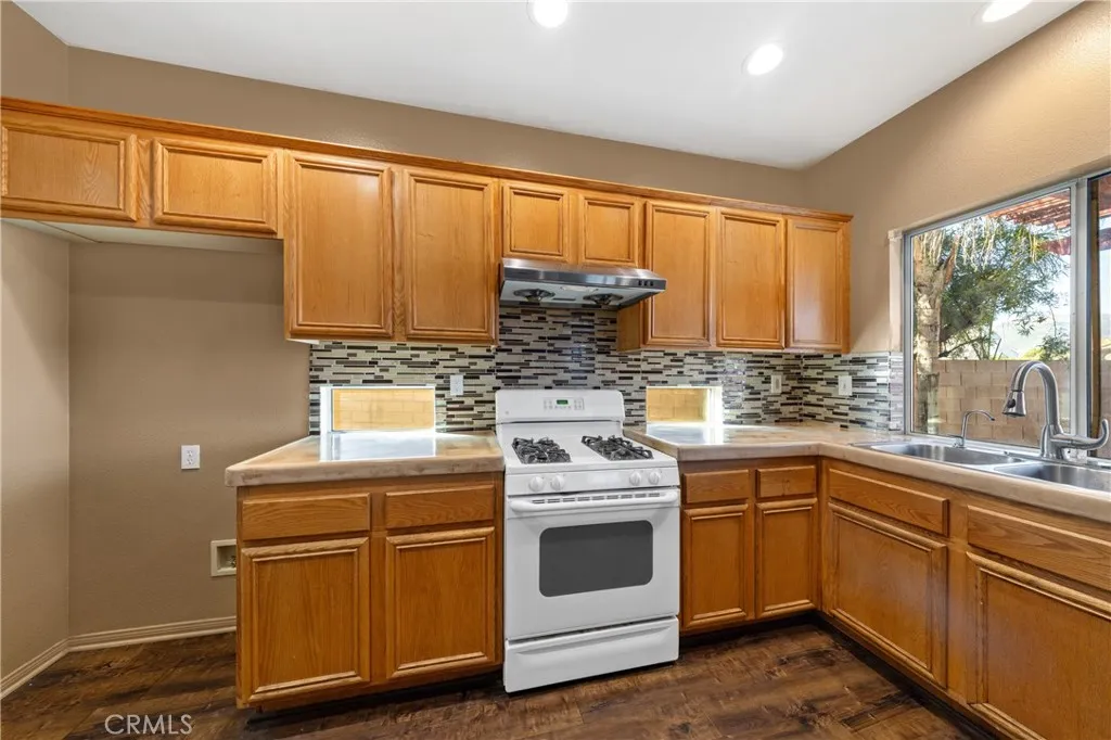 2355 Capet, San Jacinto, California 92583 home-pic-8