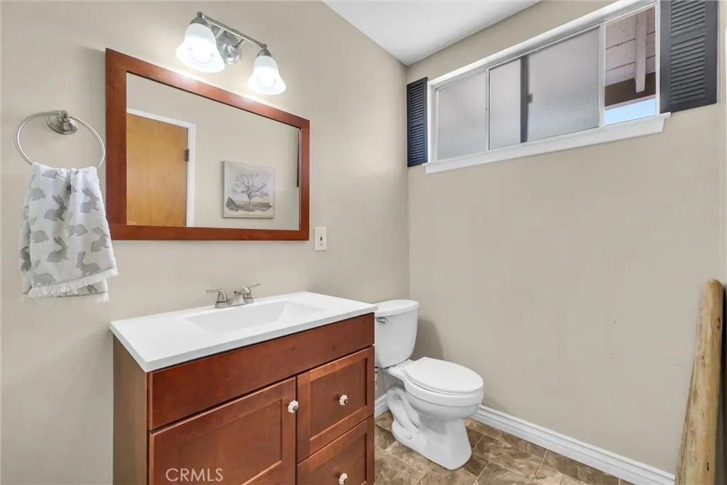350 E Hacienda, Corona, California 92879 home-pic-14