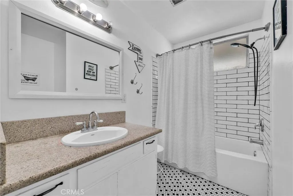 350 E Hacienda, Corona, California 92879 home-pic-17