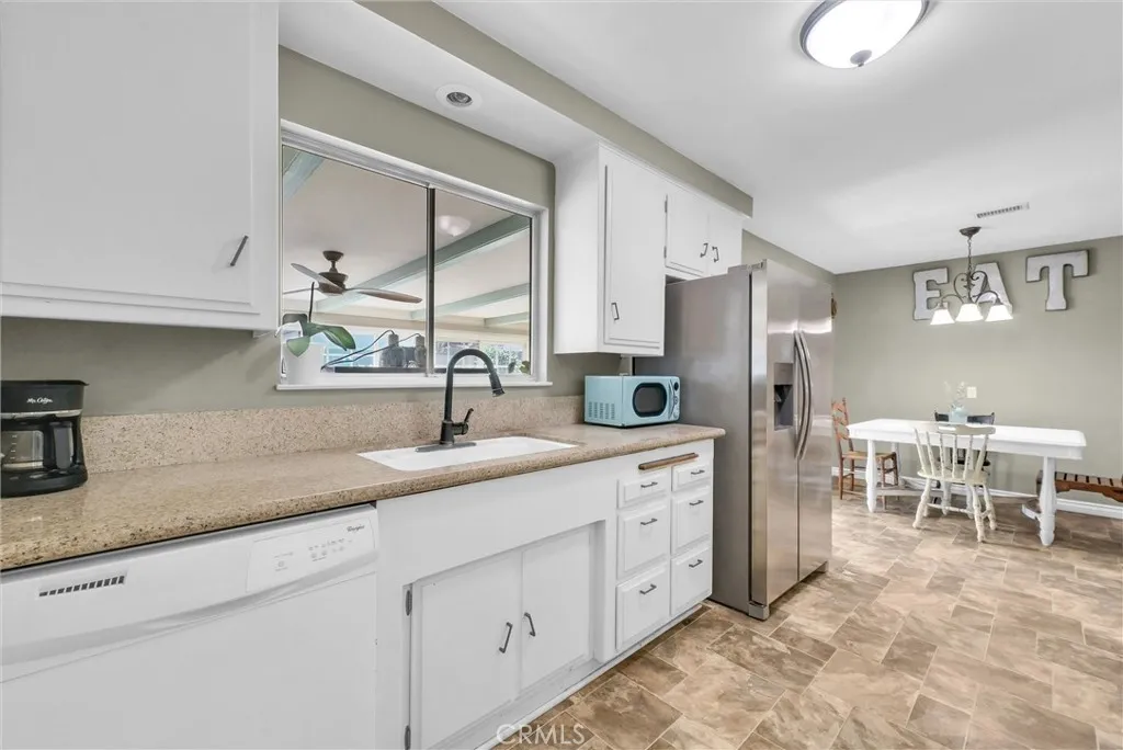 350 E Hacienda, Corona, California 92879 home-pic-11