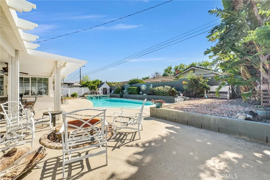 350 E Hacienda, Corona, California 92879 home-pic-25