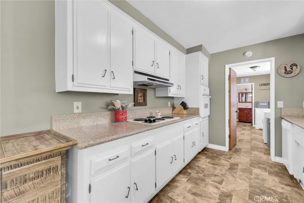 350 E Hacienda, Corona, California 92879 home-pic-9