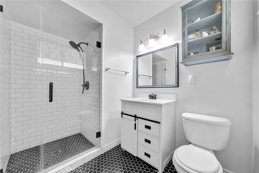 350 E Hacienda, Corona, California 92879 home-pic-23
