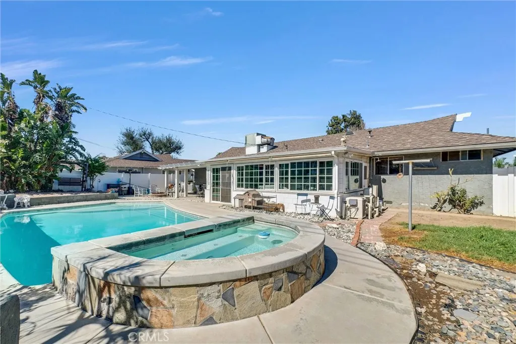 350 E Hacienda, Corona, California 92879 home-pic-27