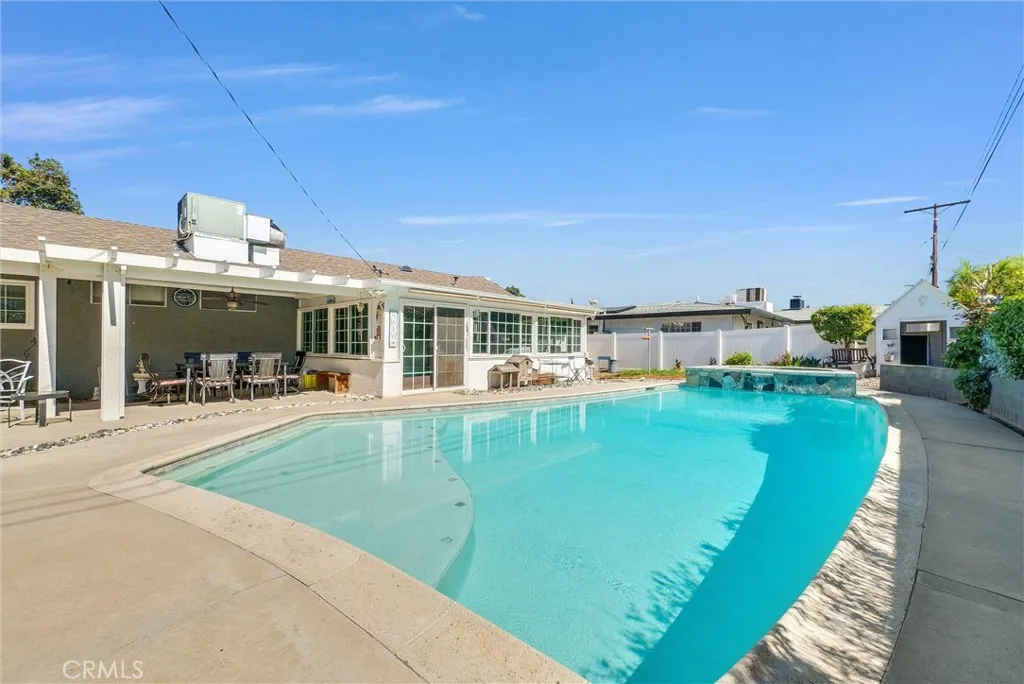 350 E Hacienda, Corona, California 92879 home-pic-26