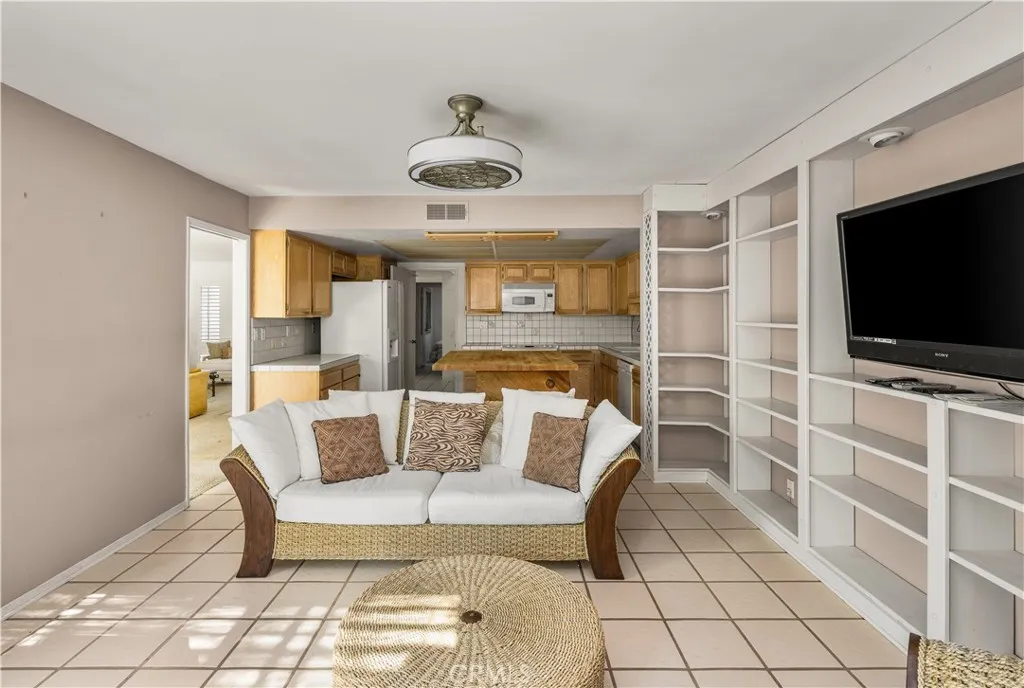 19731 Shorecliff, Huntington Beach, California 92648 home-pic-16