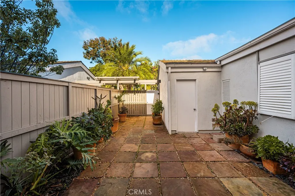 19731 Shorecliff, Huntington Beach, California 92648 home-pic-4