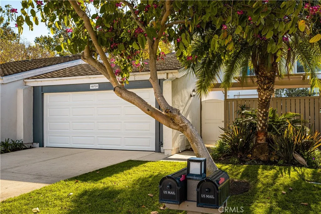 19731 Shorecliff, Huntington Beach, California 92648 home-pic-1