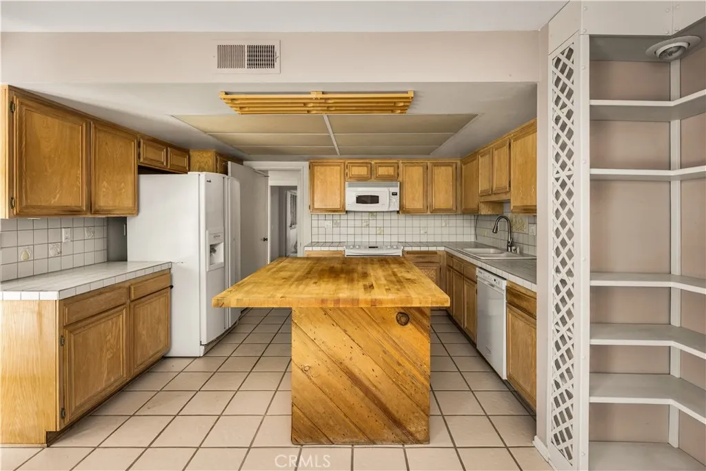 19731 Shorecliff, Huntington Beach, California 92648 home-pic-13