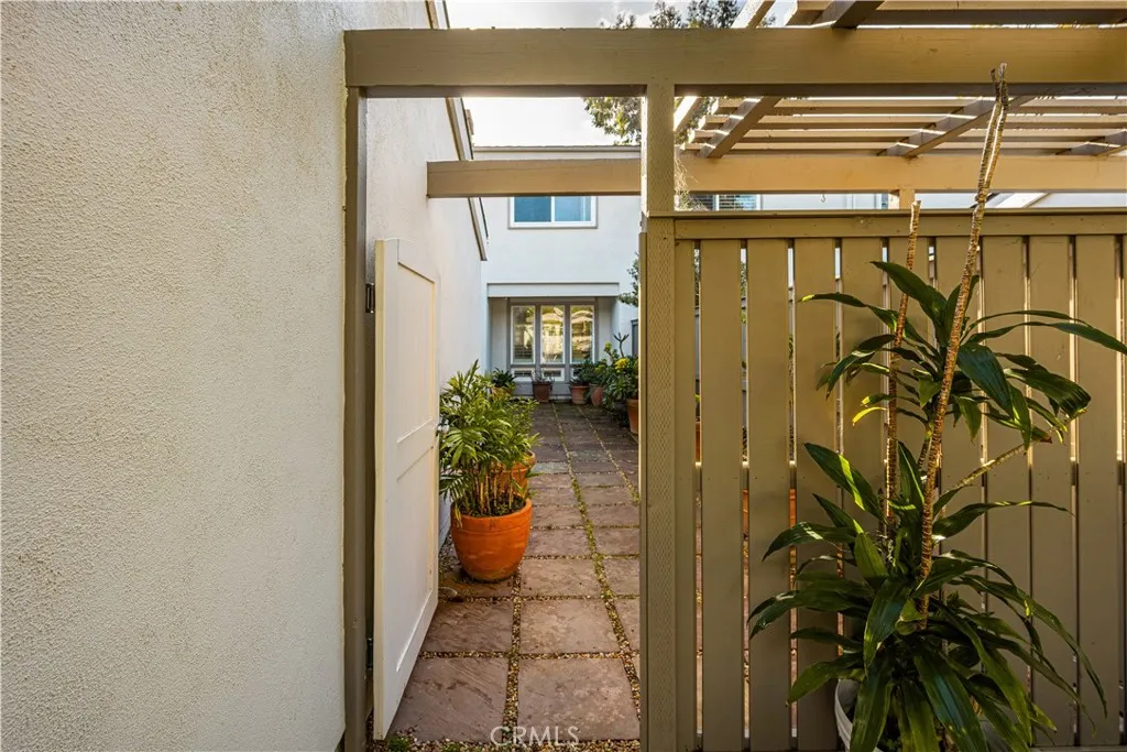 19731 Shorecliff, Huntington Beach, California 92648 home-pic-3