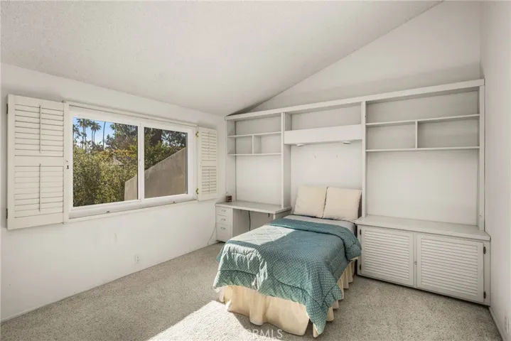 2nd upper bedroom