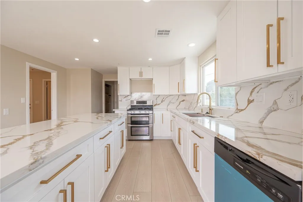 957 Sierra Hills Lane, Palmdale, California 93550 home-pic-22