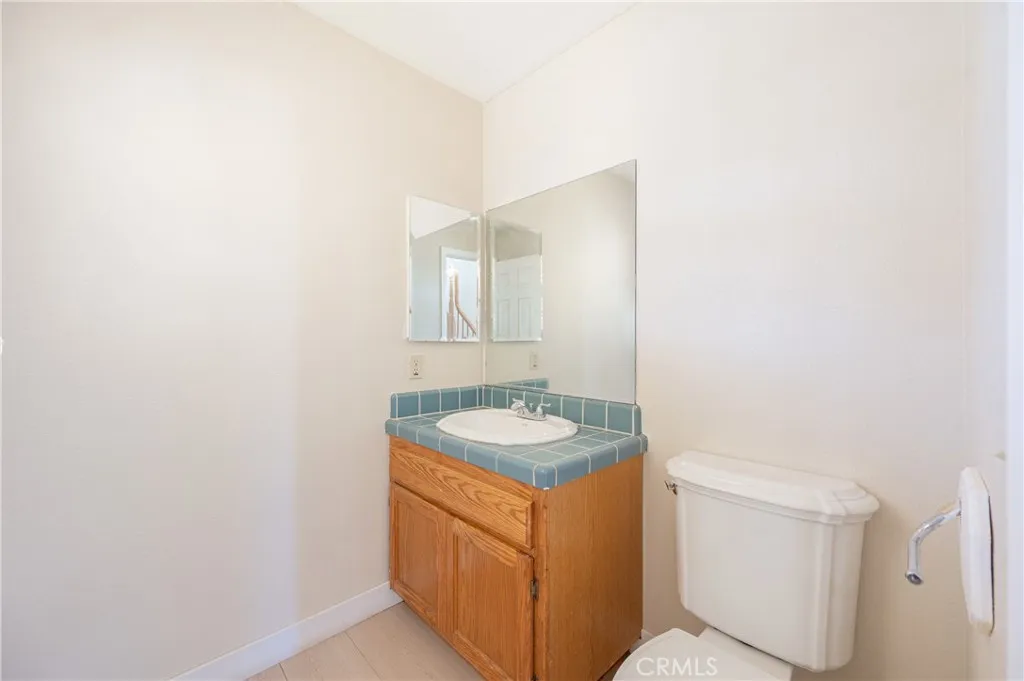 957 Sierra Hills Lane, Palmdale, California 93550 home-pic-18