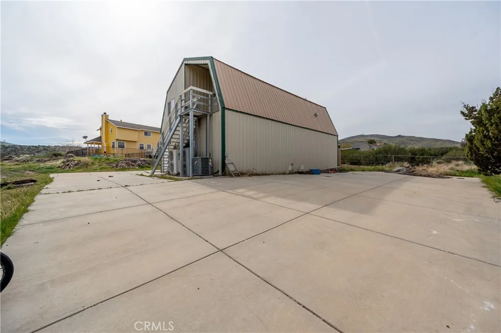 957 Sierra Hills Lane, Palmdale, California 93550 home-pic-44