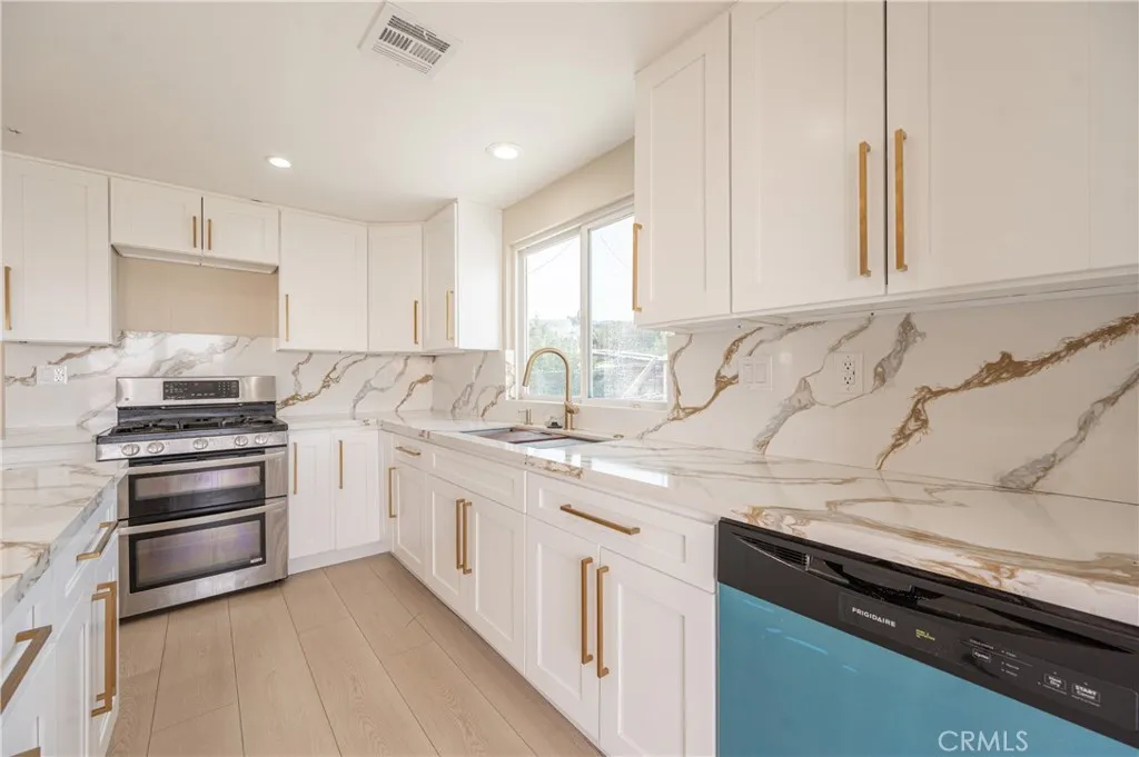 957 Sierra Hills Lane, Palmdale, California 93550 home-pic-23
