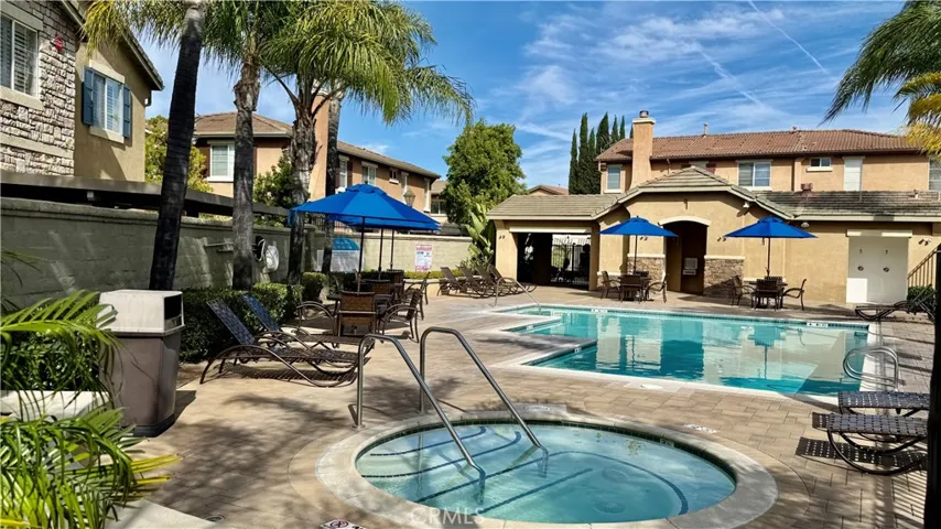 HOA Pool, Spa, Fire Pit, BBQ and lounge area