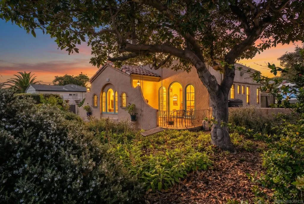 3714 Nimitz Blvd., San Diego, California 92107 home-pic-1