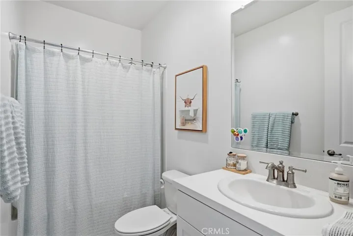Hallway Bathroom,
Upper Level