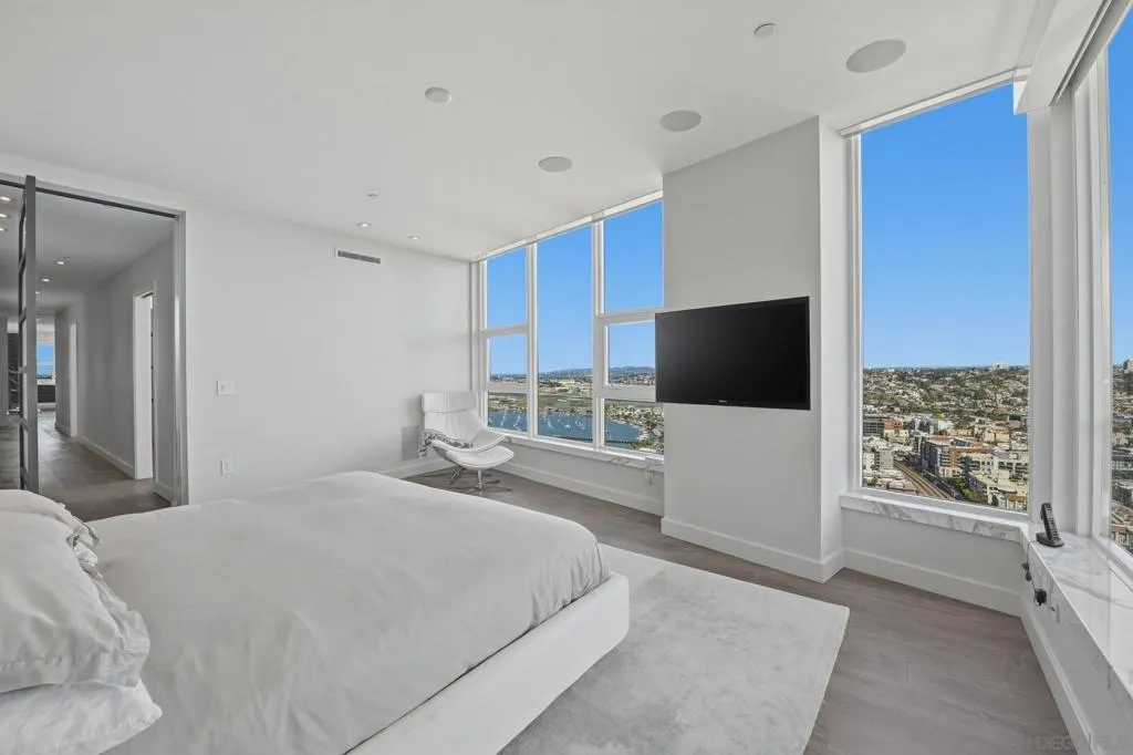 1325 Pacific Hwy 3503, San Diego, California 92101 home-pic-29
