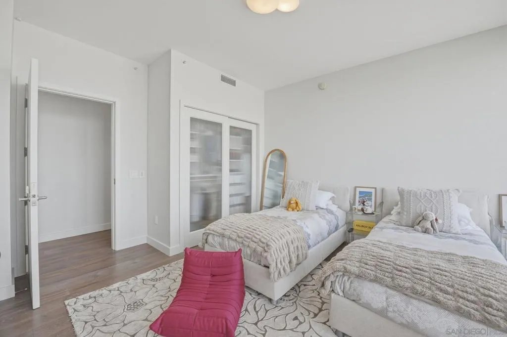 1325 Pacific Hwy 3503, San Diego, California 92101 home-pic-42