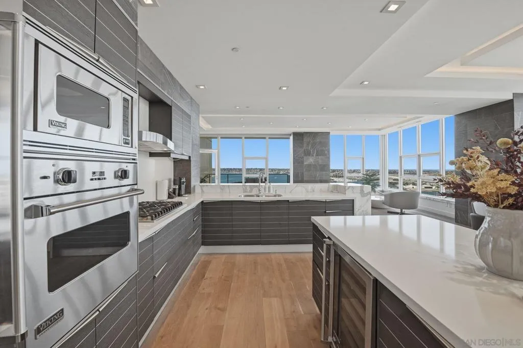 1325 Pacific Hwy 3503, San Diego, California 92101 home-pic-13