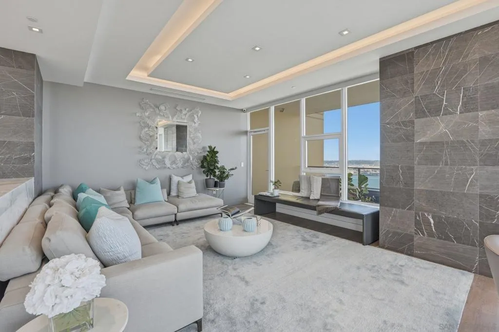 1325 Pacific Hwy 3503, San Diego, California 92101 home-pic-12