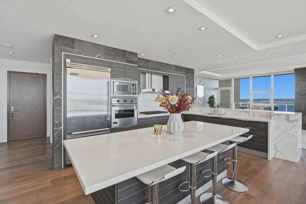 1325 Pacific Hwy 3503, San Diego, California 92101 home-pic-9
