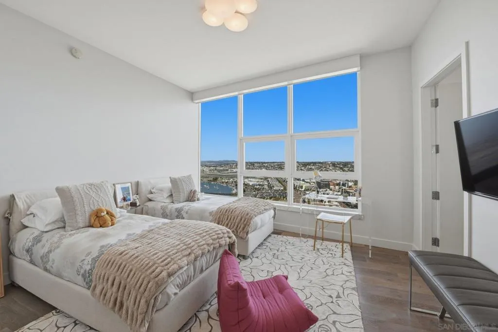 1325 Pacific Hwy 3503, San Diego, California 92101 home-pic-41