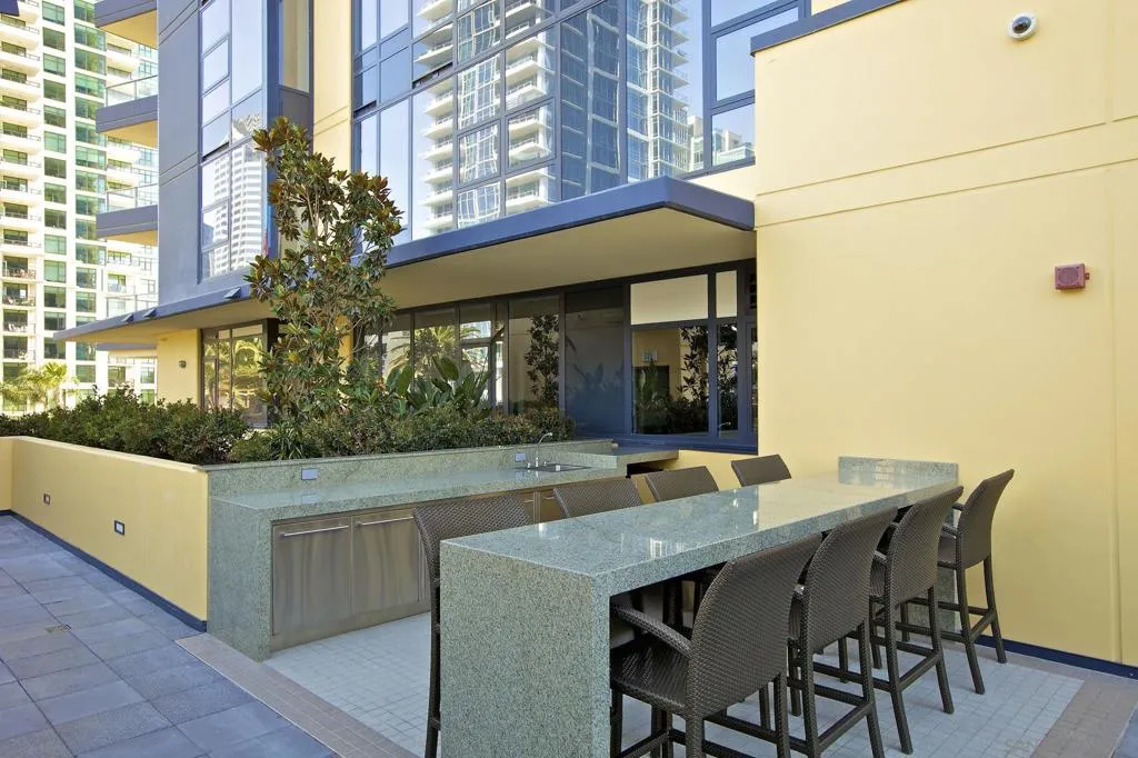 1325 Pacific Hwy 3503, San Diego, California 92101 home-pic-64
