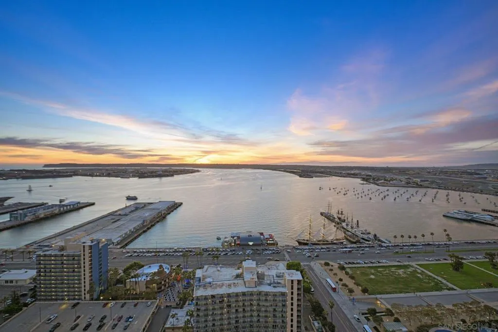 1325 Pacific Hwy 3503, San Diego, California 92101 home-pic-26