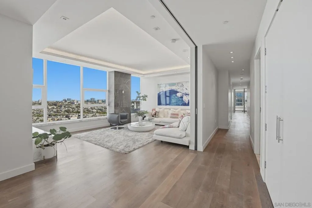 1325 Pacific Hwy 3503, San Diego, California 92101 home-pic-15