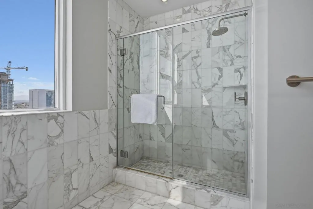 1325 Pacific Hwy 3503, San Diego, California 92101 home-pic-35