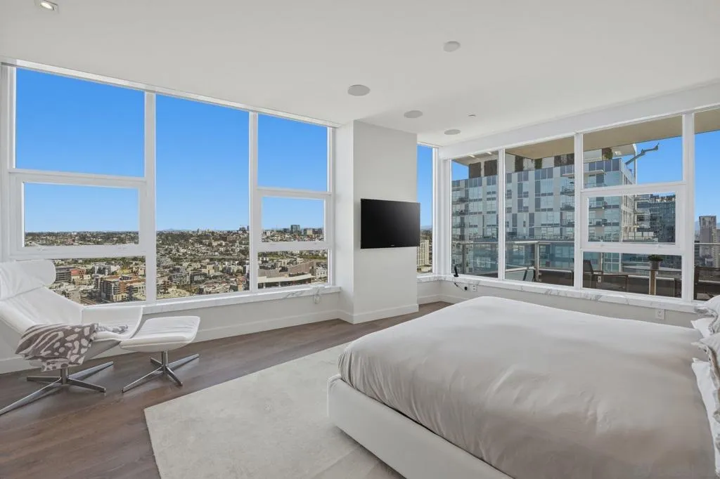 1325 Pacific Hwy 3503, San Diego, California 92101 home-pic-31