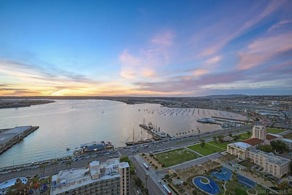 1325 Pacific Hwy 3503, San Diego, California 92101 home-pic-24