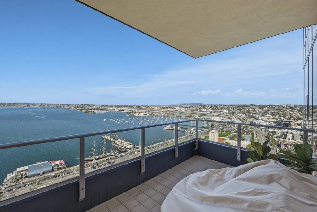 1325 Pacific Hwy 3503, San Diego, California 92101 home-pic-1