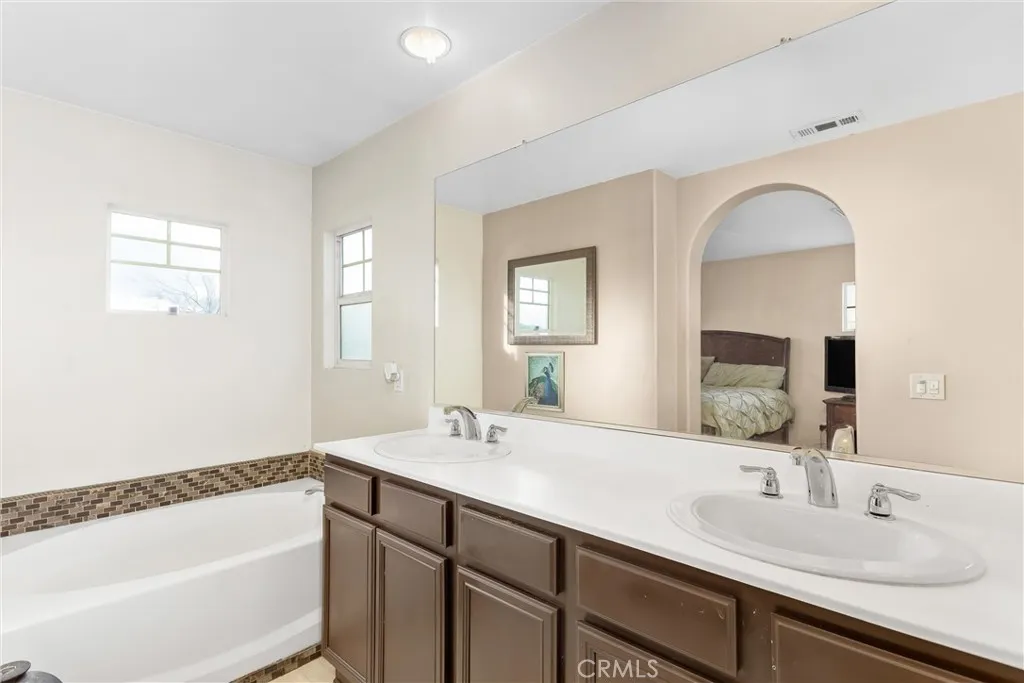 2618 W Via San Carlos, San Bernardino, California 92410 home-pic-18