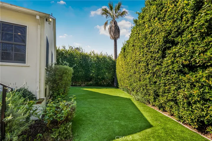 PRIVATE BACK YARD WITH MATURE HEDGES