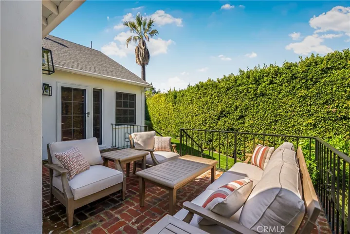 OUTDOOR SEATING AREA OFF THE KITCHEN AND DINING ROOMS