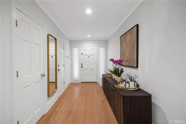 LARGE FOYER