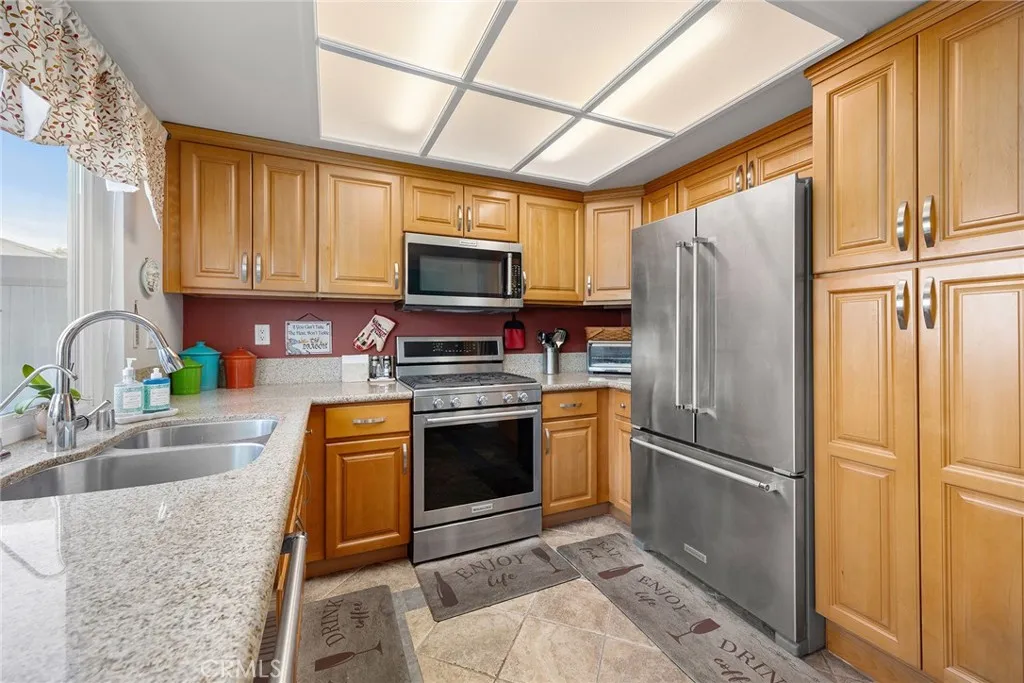1910 W Palmyra Avenue 139, Orange, California 92868 home-pic-11
